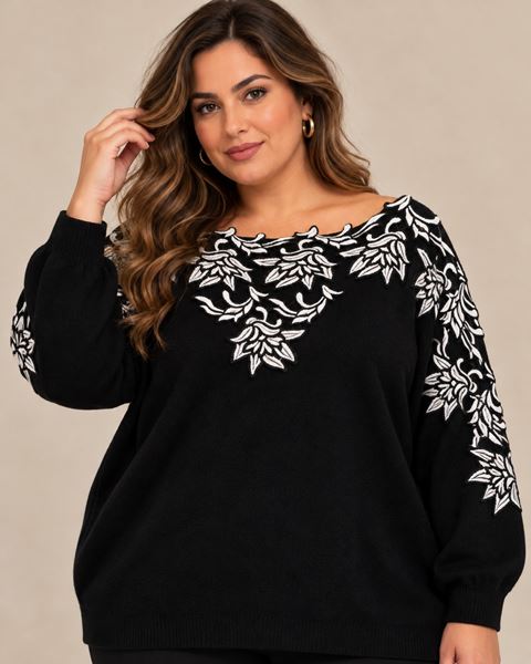 Immagine di FINE QUALITY SWEATER WITH LACE FLOWERS